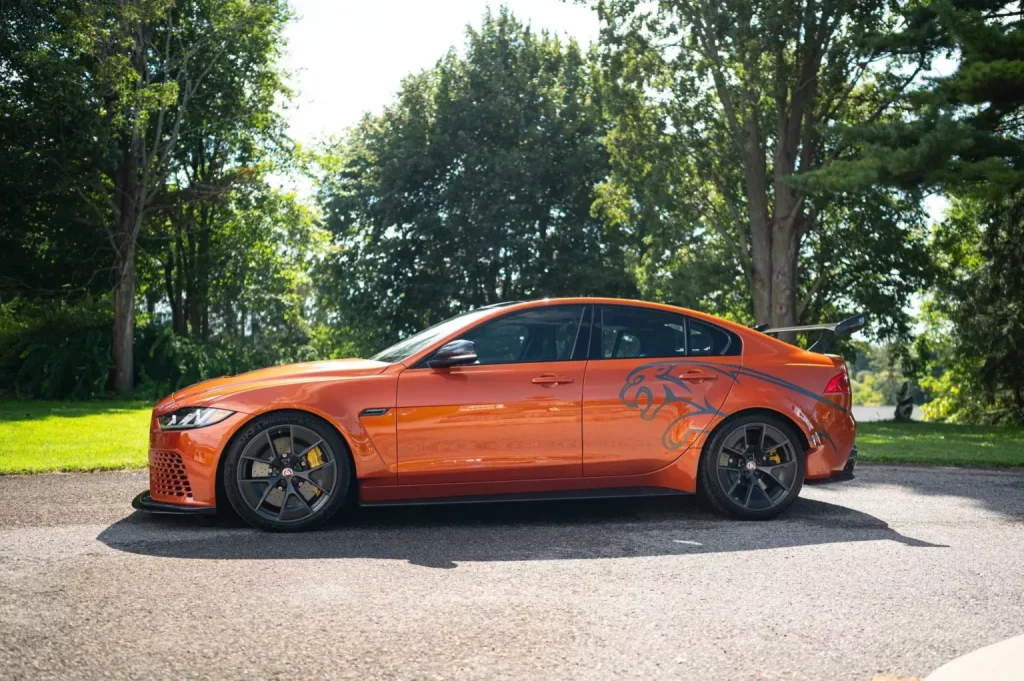 Uno de los 300 Jaguar XE SV Project 8 y a estrenar se vende a precio de F-Type 10 Motor16 2019 Jaguar XE SV Project 8 BaT 5 Motor16