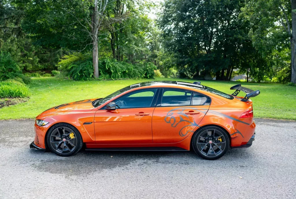 Uno de los 300 Jaguar XE SV Project 8 y a estrenar se vende a precio de F-Type 11 Motor16 2019 Jaguar XE SV Project 8 BaT 6 Motor16