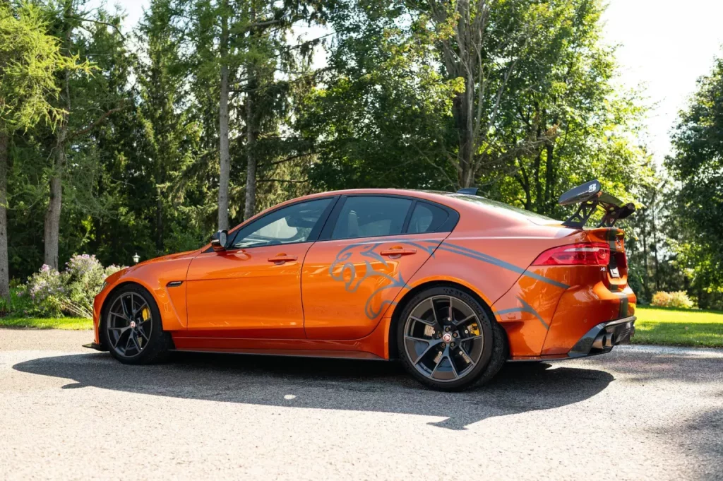 Uno de los 300 Jaguar XE SV Project 8 y a estrenar se vende a precio de F-Type 14 Motor16 2019 Jaguar XE SV Project 8 BaT 8 Motor16