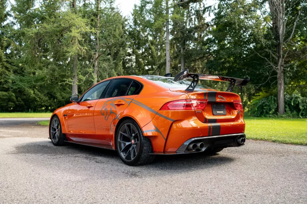 Uno de los 300 Jaguar XE SV Project 8 y a estrenar se vende a precio de F-Type 15 Motor16 2019 Jaguar XE SV Project 8 BaT 9 Motor16