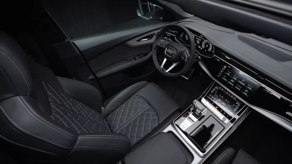 El Audi Q8 de ABT que nada tiene que envidiar al nuevo RS Q8 Performance 4 Motor16 2024 ABT Audi Q8. Imagen interior.