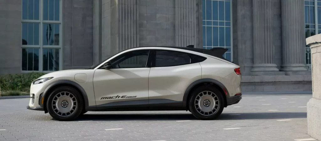 Ford Mustang Mach-E: Llega al ecuador de su vida con sorpresas 16 Motor16 2024 Ford Mustang Mach E USA 18 Motor16
