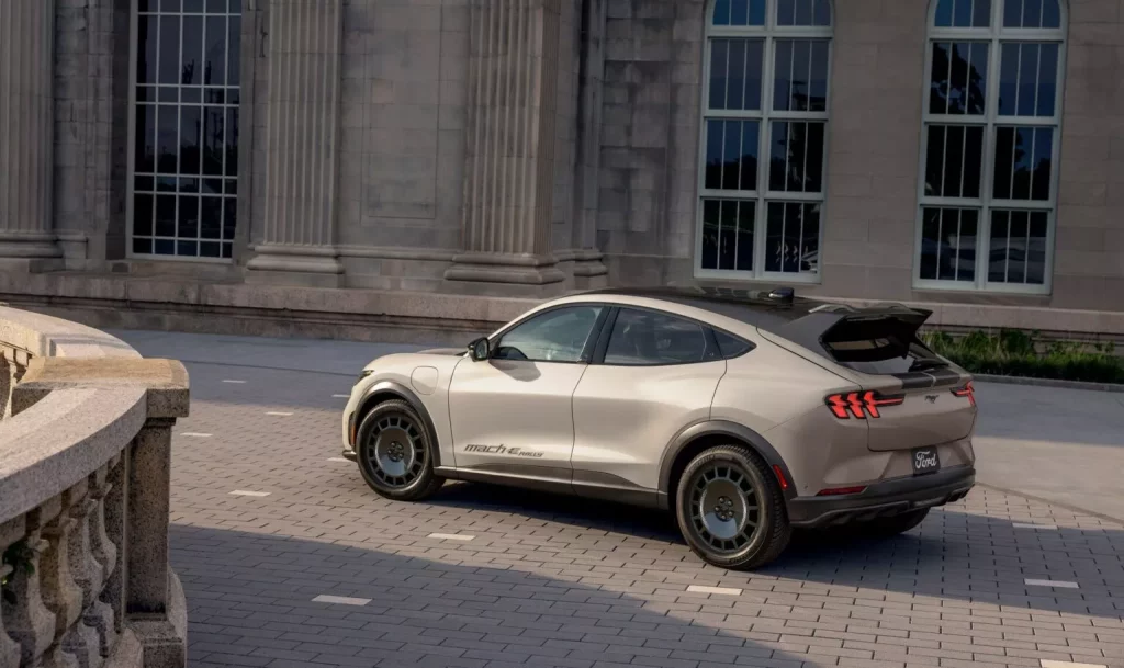 Ford Mustang Mach-E: Llega al ecuador de su vida con sorpresas 17 Motor16 2024 Ford Mustang Mach E USA 22 Motor16