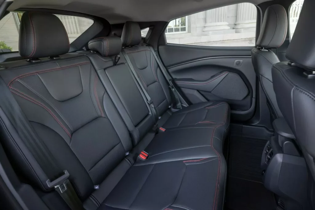 Ford Mustang Mach-E: Llega al ecuador de su vida con sorpresas 23 Motor16 2024 Ford Mustang Mach E USA 4 Motor16