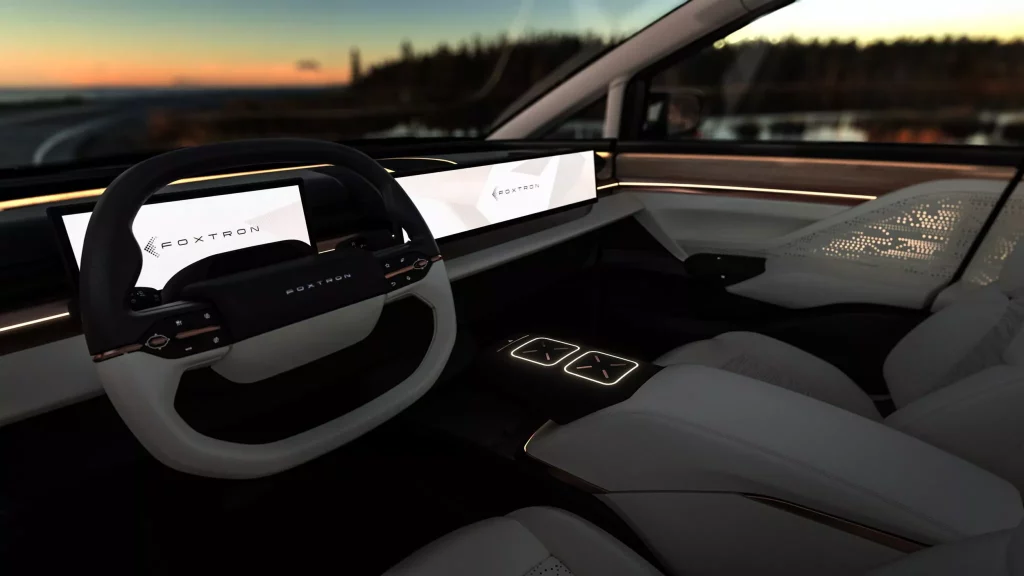 Foxtron, los mismos que fabrican el iPhone, nos sorprenden con este futurista monolovumen 22 Motor16 2024 Foxtron Model D 18 Motor16