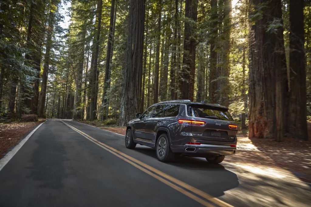 El Jeep Grand Cherokee estrena temporada con hasta 3.695 euros de descuento 17 Motor16 2024 Jeep Grand Cherokee USA 12 Motor16