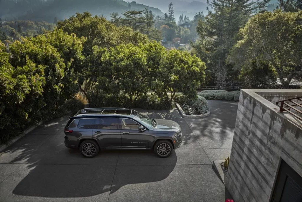 El Jeep Grand Cherokee estrena temporada con hasta 3.695 euros de descuento 9 Motor16 2024 Jeep Grand Cherokee USA 13 Motor16