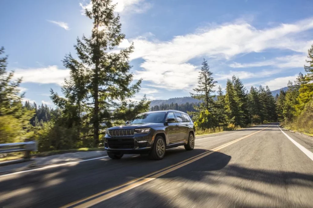 El Jeep Grand Cherokee estrena temporada con hasta 3.695 euros de descuento 5 Motor16 2024 Jeep Grand Cherokee USA 14 Motor16