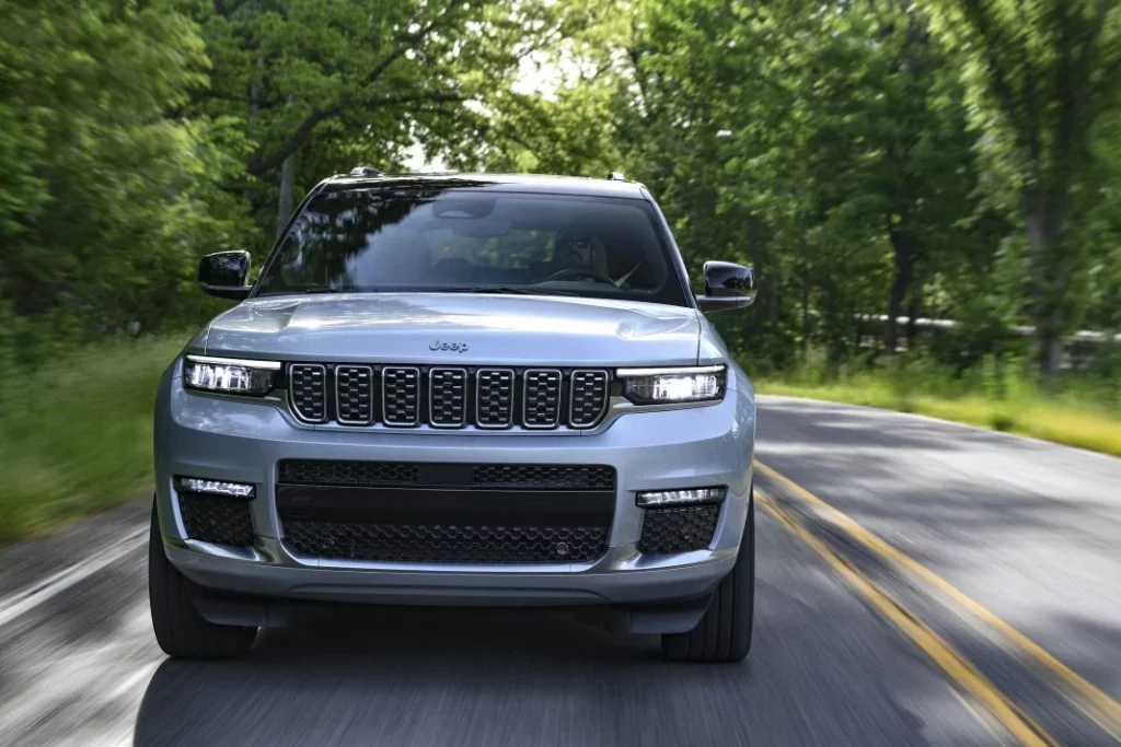 El Jeep Grand Cherokee estrena temporada con hasta 3.695 euros de descuento 13 Motor16 2024 Jeep Grand Cherokee USA 17 Motor16