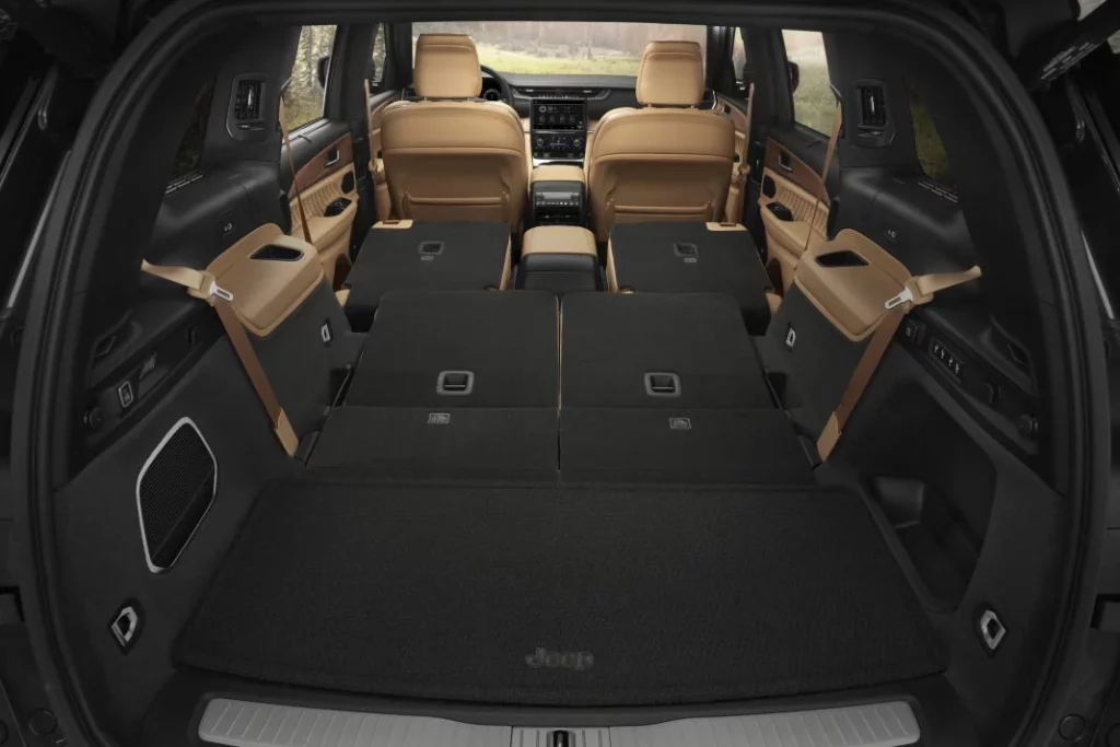 El Jeep Grand Cherokee estrena temporada con hasta 3.695 euros de descuento 2 Motor16 2024 Jeep Grand Cherokee. Imagen interior.
