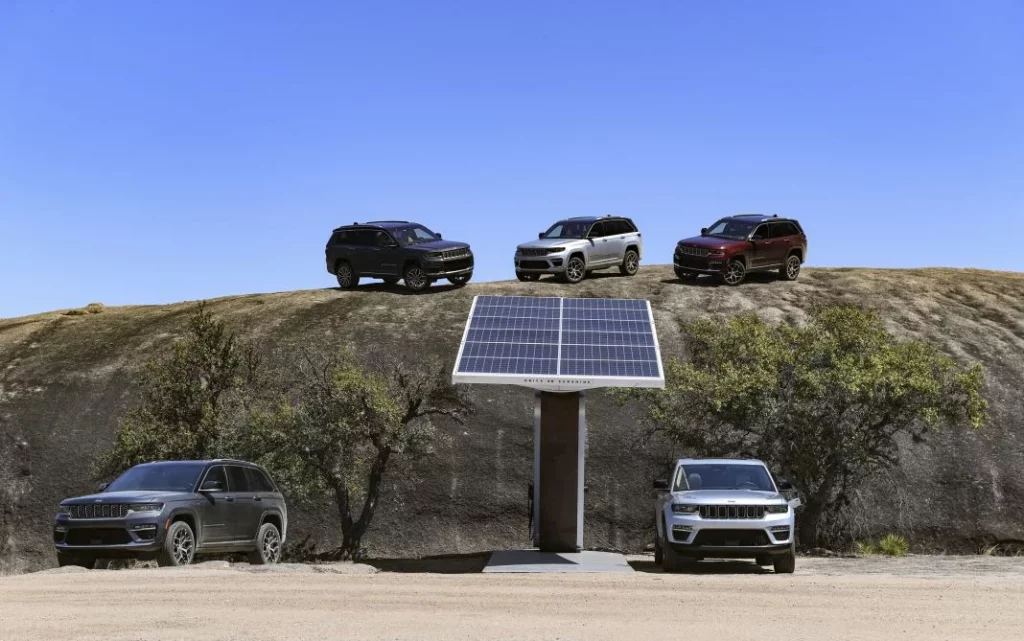 El Jeep Grand Cherokee estrena temporada con hasta 3.695 euros de descuento 6 Motor16 2024 Jeep Grand Cherokee USA 2 Motor16