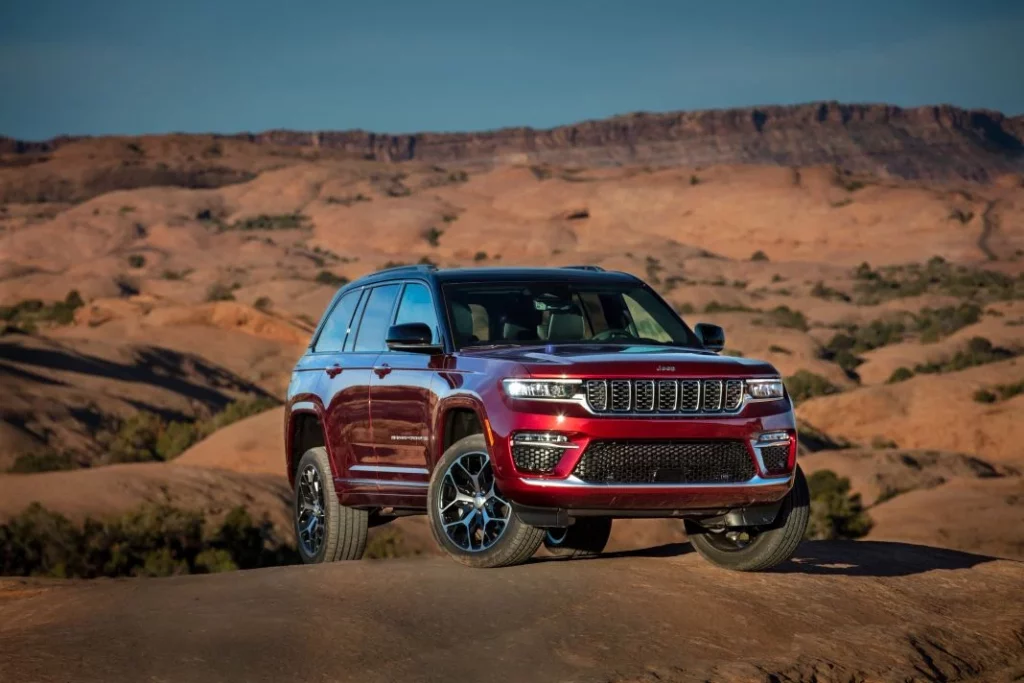 El Jeep Grand Cherokee estrena temporada con hasta 3.695 euros de descuento 7 Motor16 2024 Jeep Grand Cherokee USA 3 Motor16