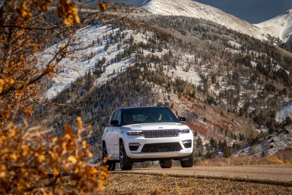 El Jeep Grand Cherokee estrena temporada con hasta 3.695 euros de descuento 8 Motor16 2024 Jeep Grand Cherokee USA 5 Motor16
