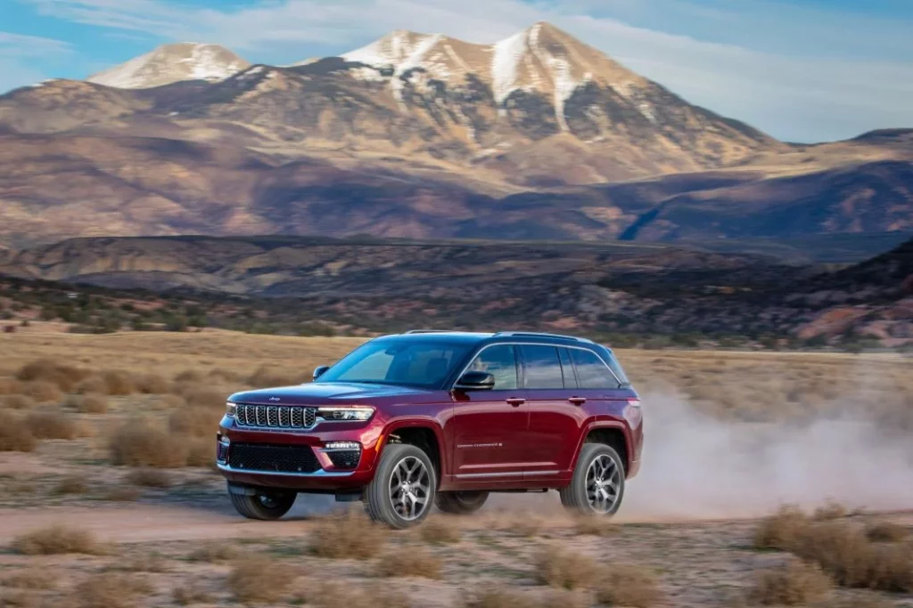 El Jeep Grand Cherokee estrena temporada con hasta 3.695 euros de descuento 12 Motor16 2024 Jeep Grand Cherokee USA 7 Motor16