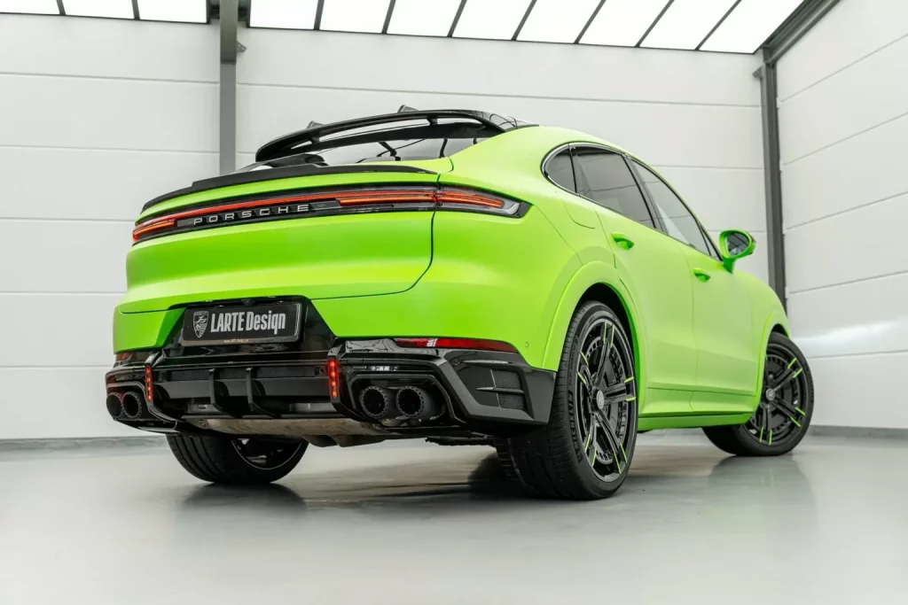 El nuevo Porsche Cayenne gana puntos gracias a Larte Design 1 Motor16 2024 Porsche Cayenne S Coupé. Larte. Imagen trasera.