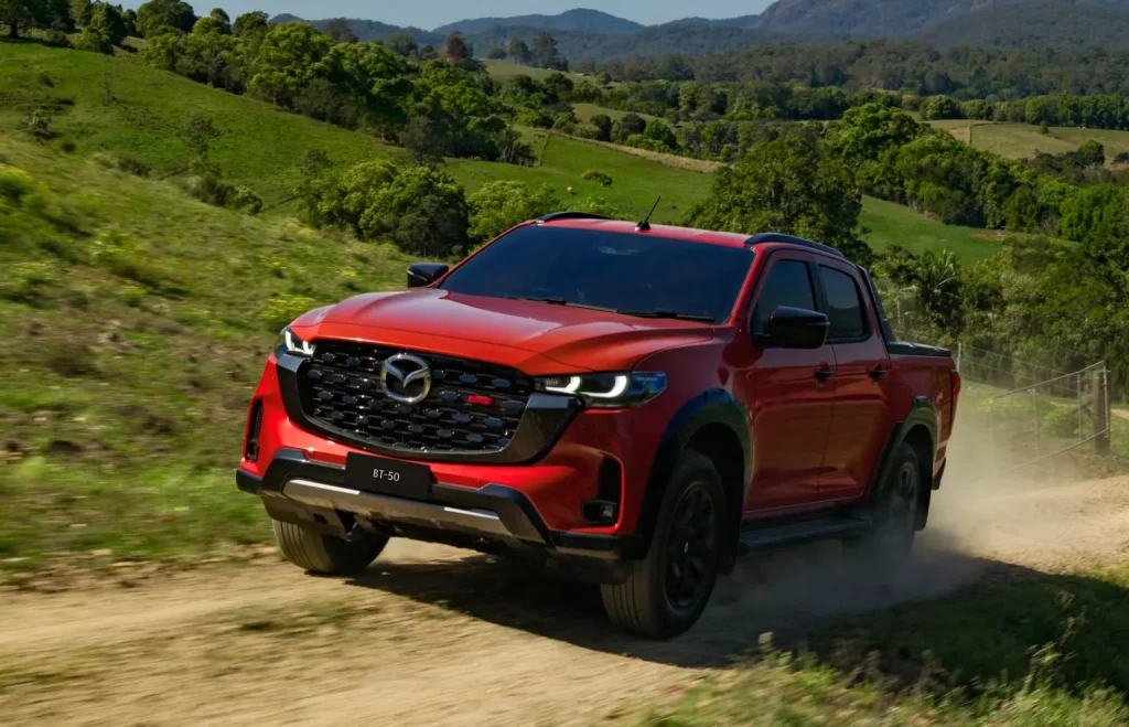 Mazda BT-50: El pick-up de Hiroshima se pone guapo 3 Motor16 2024 Mazda BT-50. Imagen movimiento.