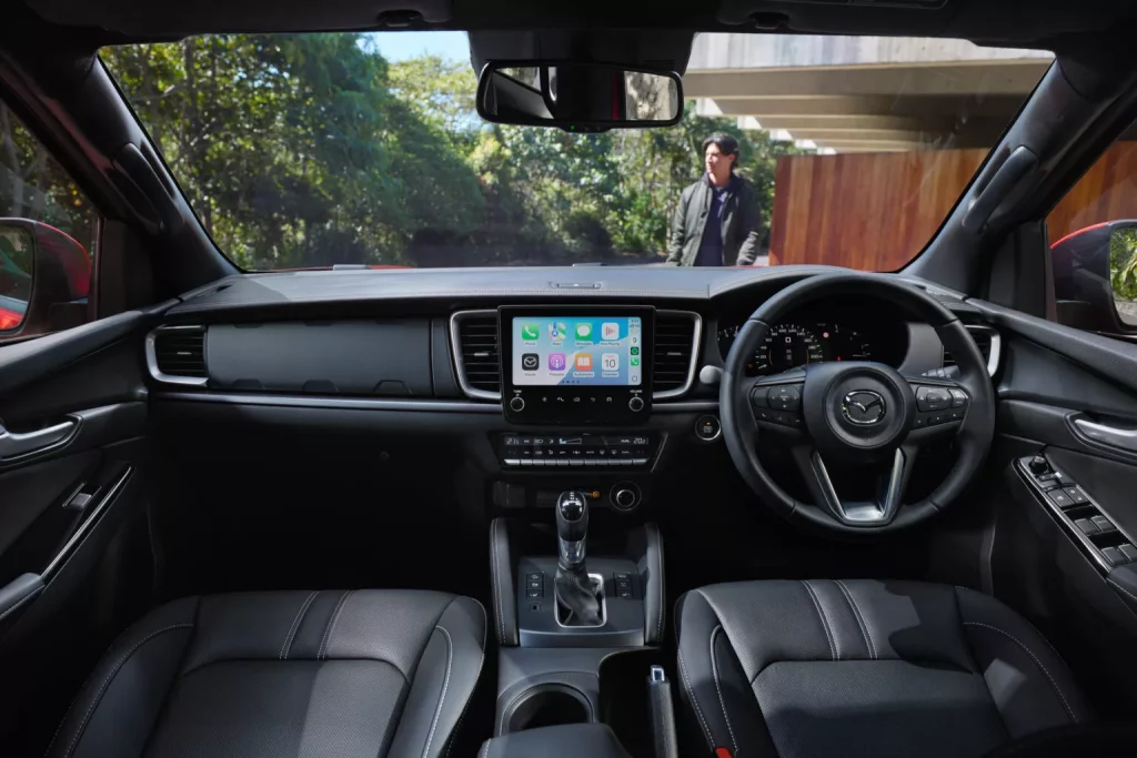Mazda BT-50: El pick-up de Hiroshima se pone guapo 2 Motor16 2024 Mazda BT-50. Imagen interior.