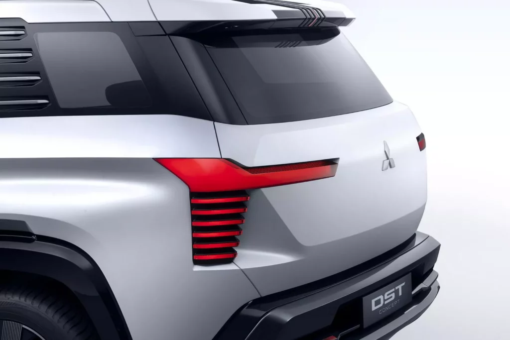 Mitsubishi DST Concept: El SUV que debería lanzar la marca japonesa 30 Motor16 2024 Mitsubishi DST Concept 11 Motor16