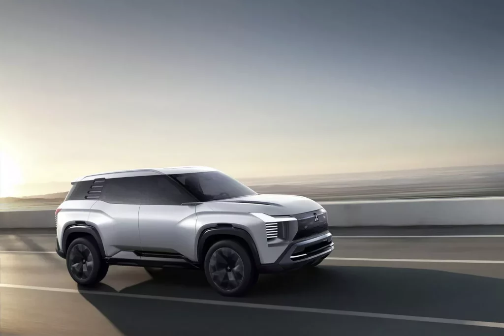 Mitsubishi DST Concept: El SUV que debería lanzar la marca japonesa 20 Motor16 2024 Mitsubishi DST Concept 3 Motor16