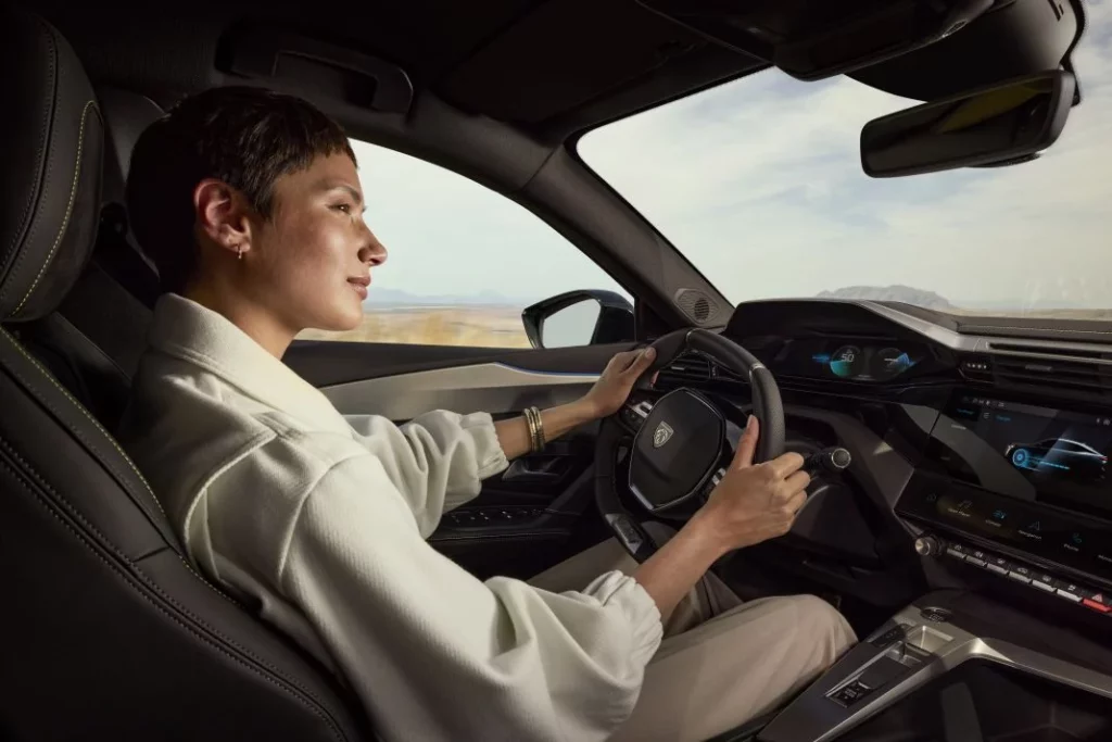 La familia del Peugeot 408 estrena versión eléctrica 13 Motor16 2024 PEUGEOT E 408 12 Motor16