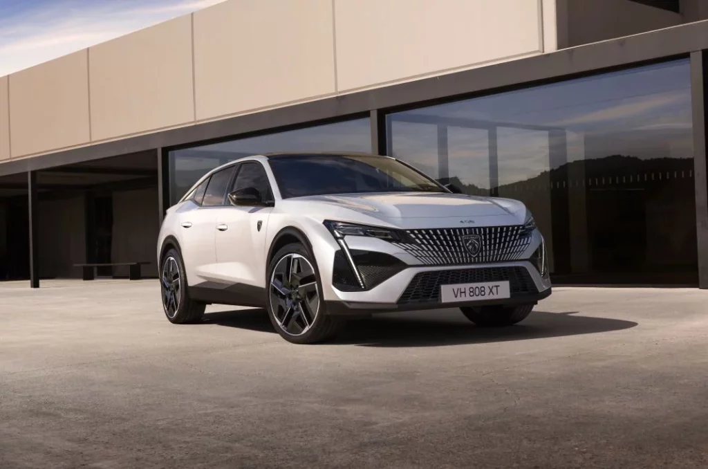 La familia del Peugeot 408 estrena versión eléctrica 7 Motor16 2024 PEUGEOT E 408 4 Motor16