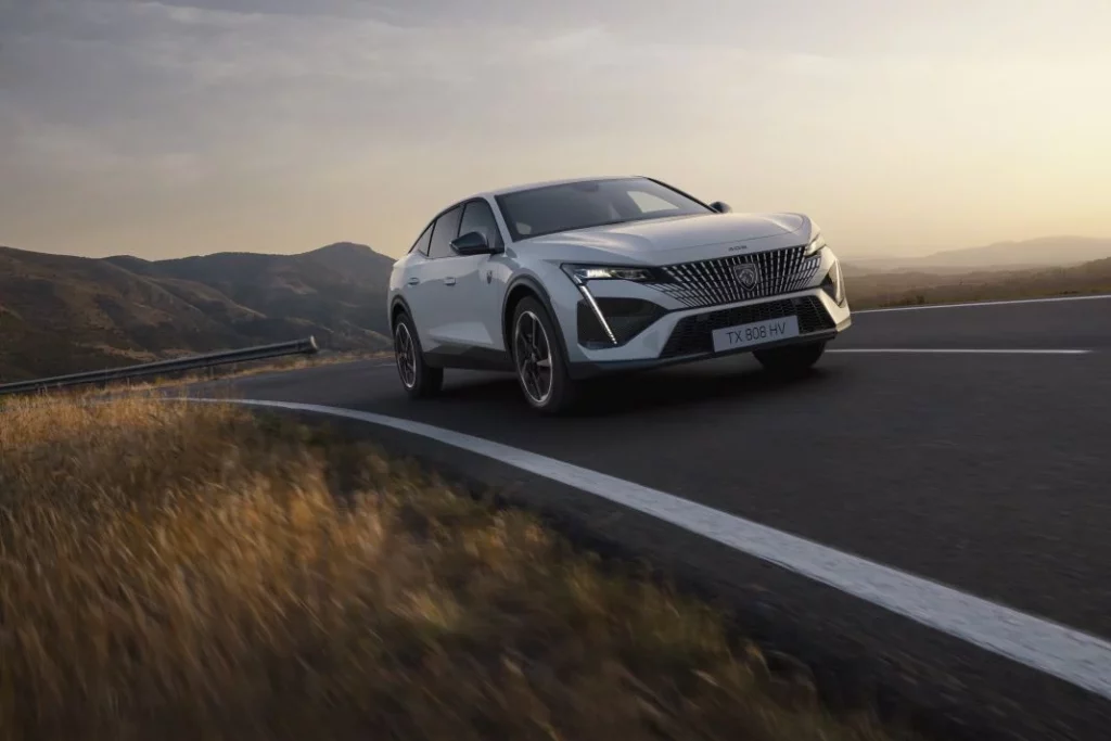 La familia del Peugeot 408 estrena versión eléctrica 9 Motor16 2024 PEUGEOT E 408 6 Motor16