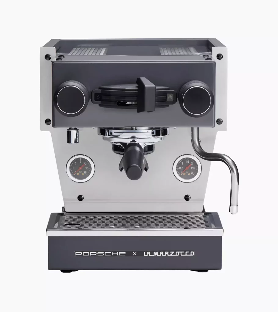 Porsche y La Marzocco crean la cafetera soñada por todo petrolhead 6 Motor16 2024 Porsche La Marzocco Cafetera 1 Motor16