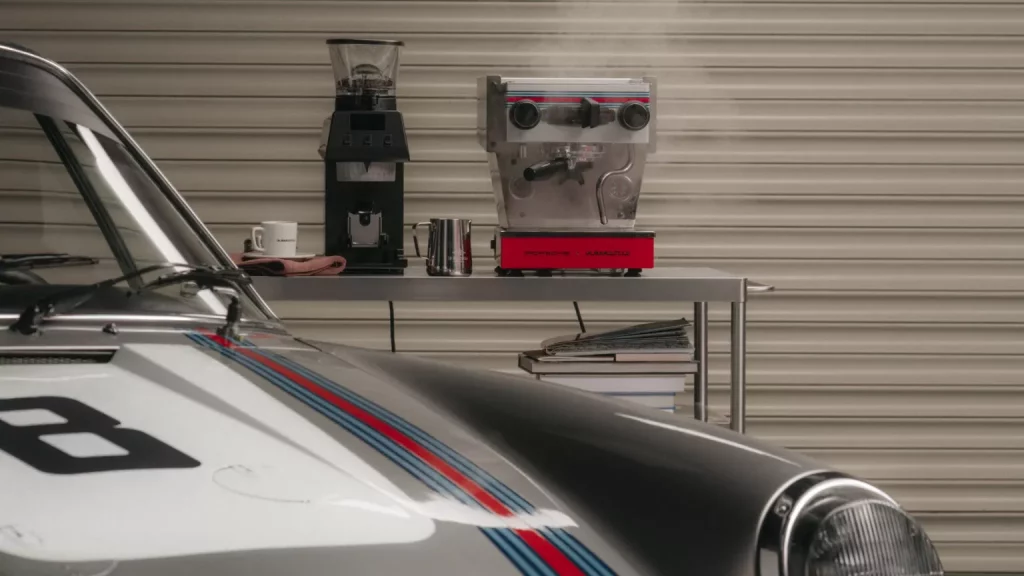 Porsche y La Marzocco crean la cafetera soñada por todo petrolhead 4 Motor16 2024 Porsche La Marzocco Cafetera 11 Motor16