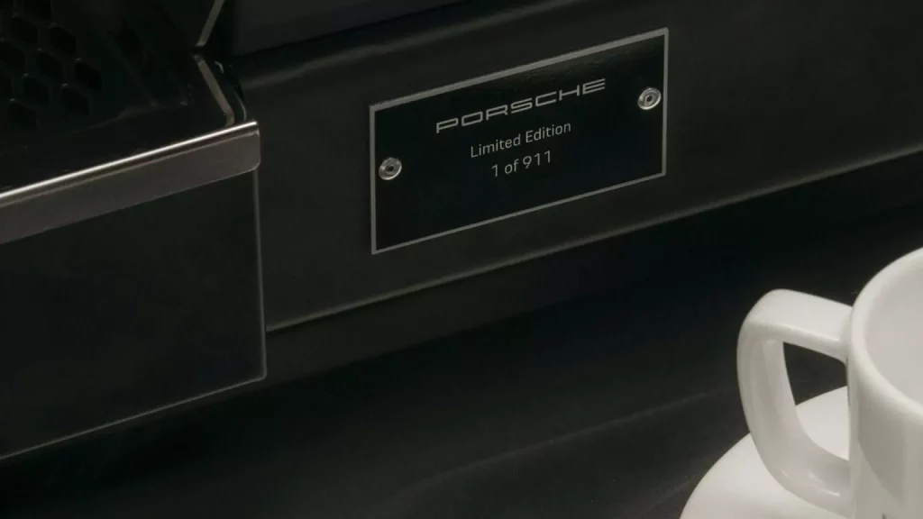 Porsche y La Marzocco crean la cafetera soñada por todo petrolhead 19 Motor16 2024 Porsche La Marzocco Cafetera 12 Motor16