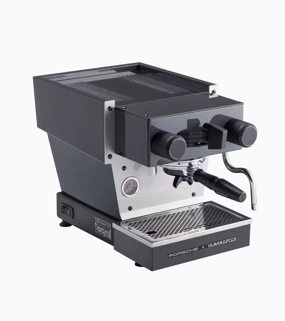 Porsche y La Marzocco crean la cafetera soñada por todo petrolhead 1 Motor16 2024 Porsche La Marzocco Cafetera 16 Motor16