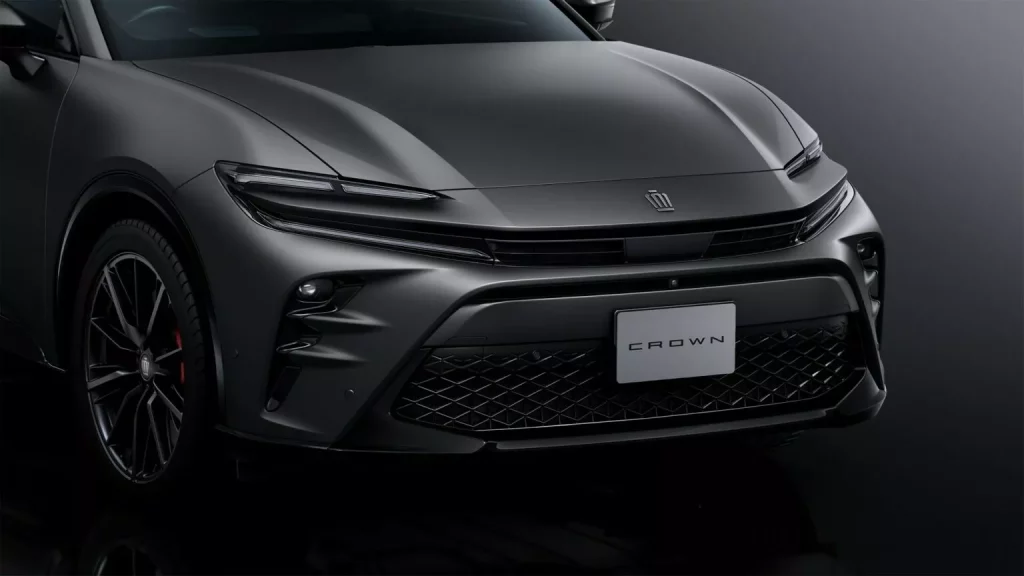 2024 Toyota Crown Sport RS Matte. Imagen frontal.