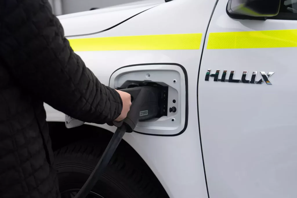 El Toyota Hilux eléctrico está más cerca: Este es su segundo prototipo 2 Motor16 2024 Toyota Hilux EV Prototype BHP. Imagen detalle.
