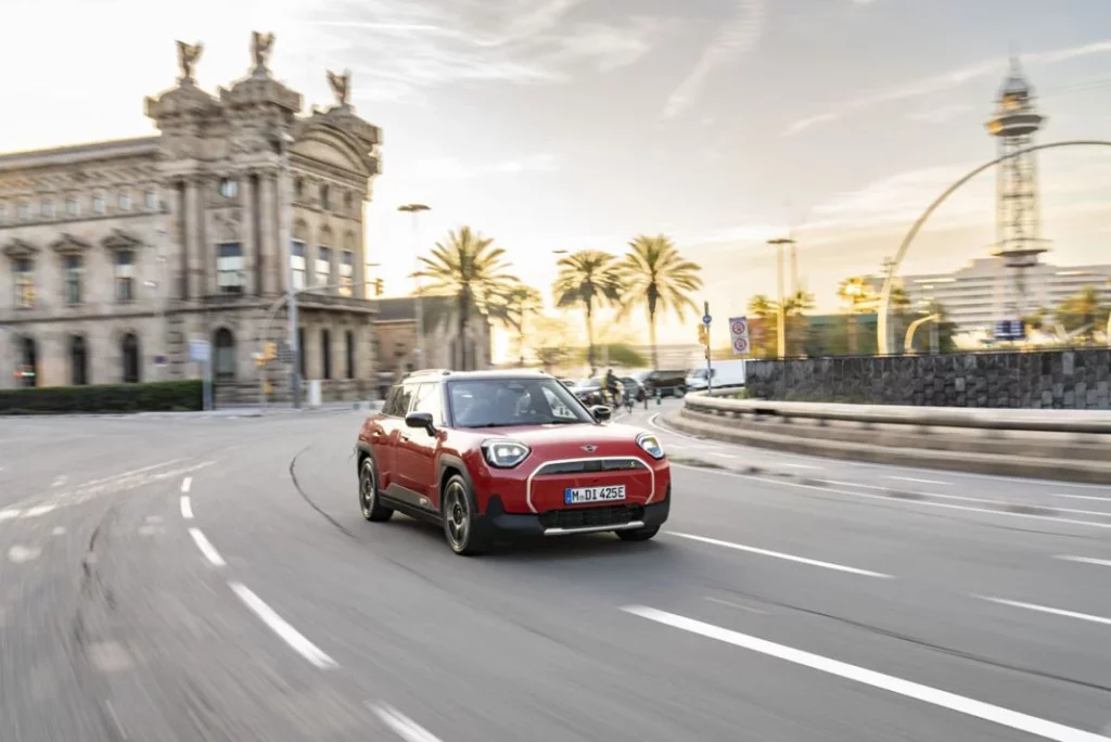 MINI y los dos estrenos de JCW para conquistar París 4 Motor16 2mini aceman se 06 20 Motor16