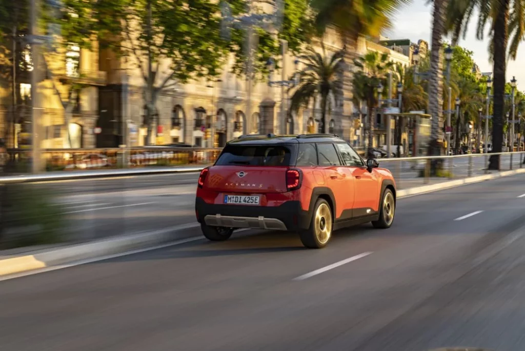 MINI y los dos estrenos de JCW para conquistar París 7 Motor16 3mini aceman se 06 20 Motor16
