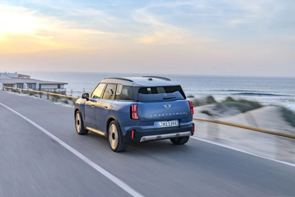 MINI y los dos estrenos de JCW para conquistar París 9 Motor16 3mini countryman se a Motor16
