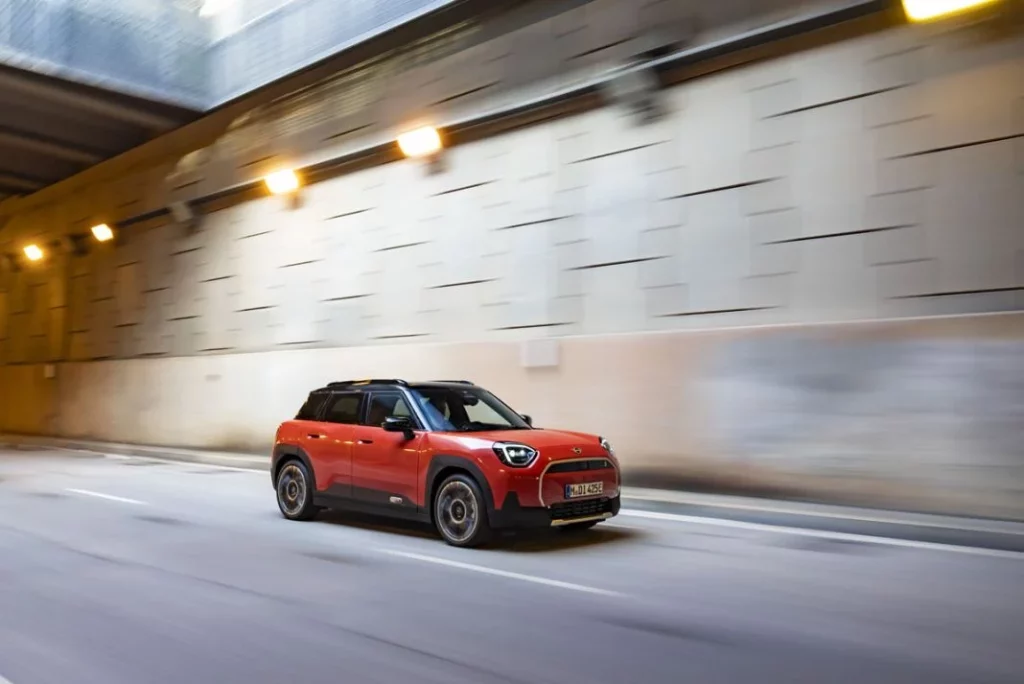 MINI y los dos estrenos de JCW para conquistar París 1 Motor16 5mini aceman se 06 20 Motor16