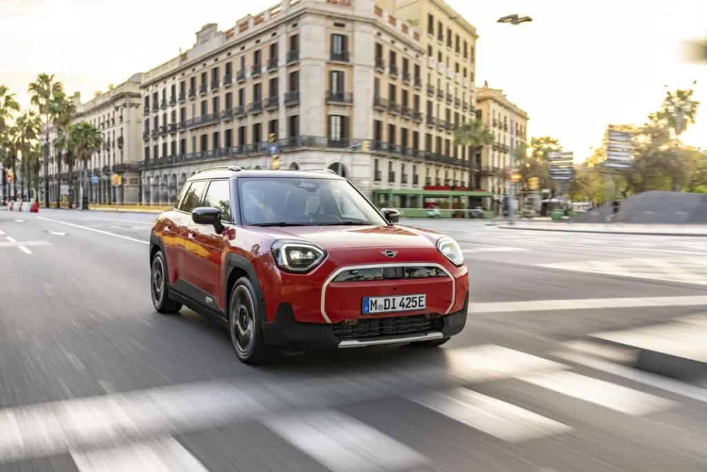 MINI y los dos estrenos de JCW para conquistar París 16 Motor16 6mini aceman se 06 20 Motor16