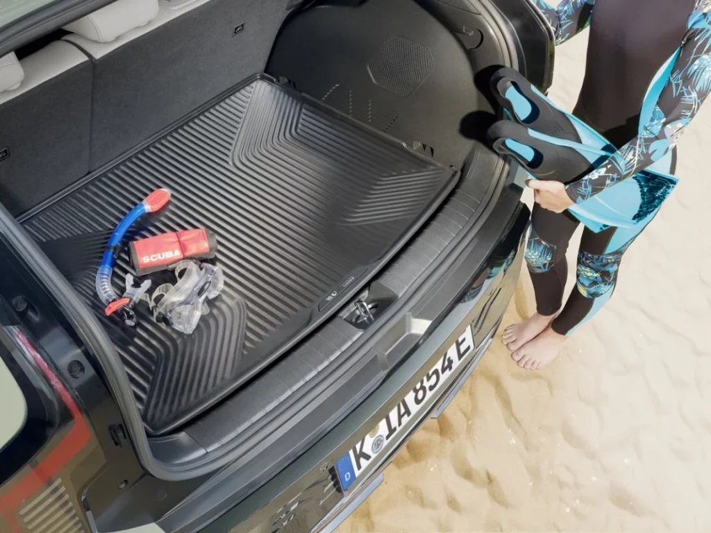 Si tienes conciencia ecológica, este Kia es para ti 4 Motor16 ALFOMBRILLA MALETERO KIA EV32 Motor16
