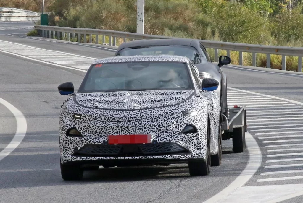 Fotos espía del Alpine A390 de producción, el más capaz de la gama 4 Motor16 Alpine A390 with A110 1 Motor16