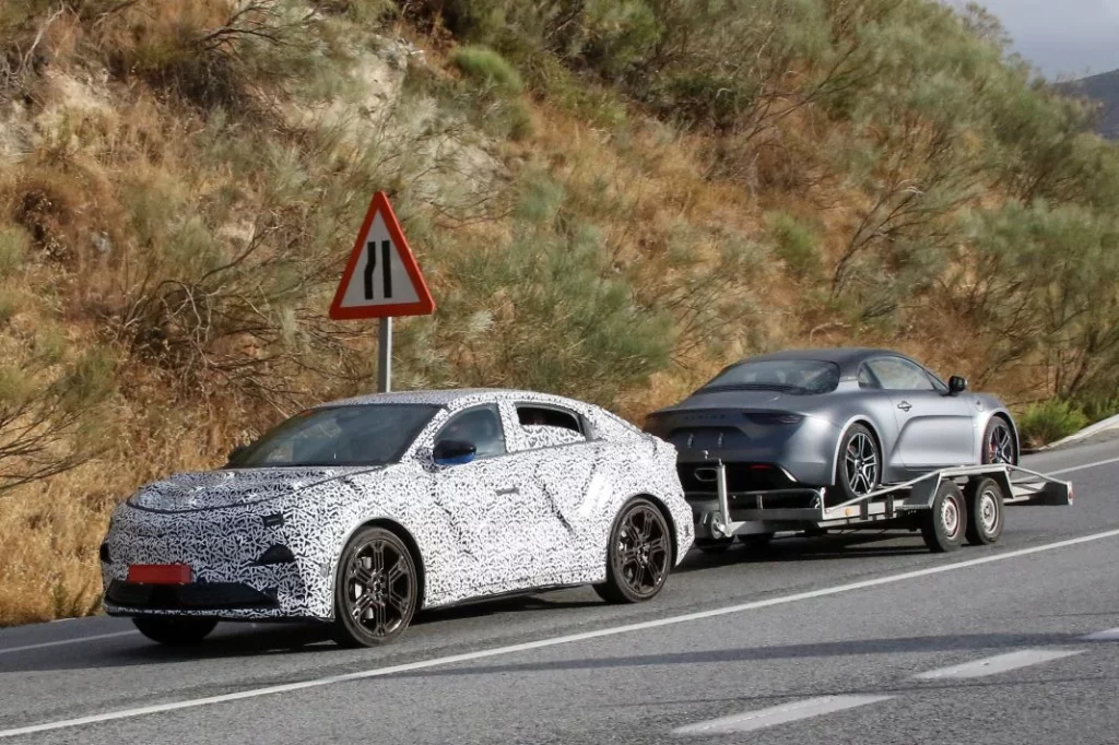 Fotos espía del Alpine A390 de producción, el más capaz de la gama 1 Motor16 Alpine A390 with A110 4 Motor16