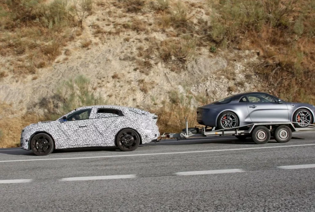 Fotos espía del Alpine A390 de producción, el más capaz de la gama 8 Motor16 Alpine A390 with A110 5 Motor16