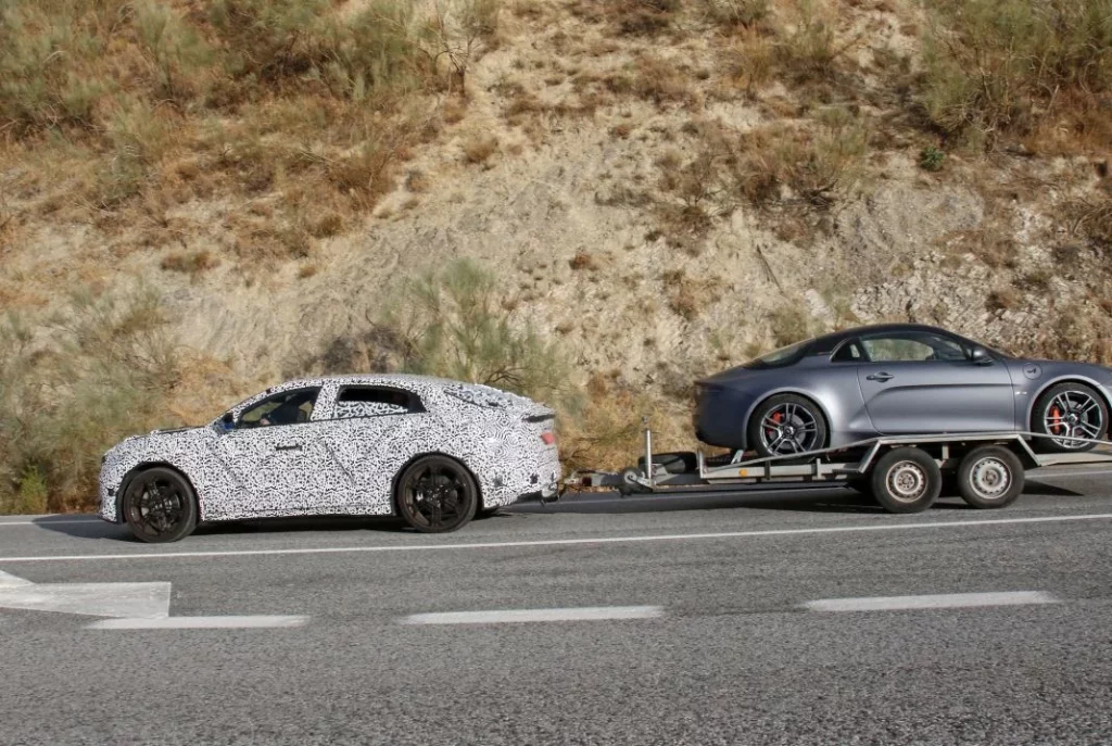 Fotos espía del Alpine A390 de producción, el más capaz de la gama 9 Motor16 Alpine A390 with A110 6 Motor16