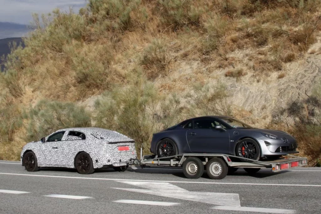 Fotos espía del Alpine A390 de producción, el más capaz de la gama 10 Motor16 Alpine A390 with A110 7 Motor16