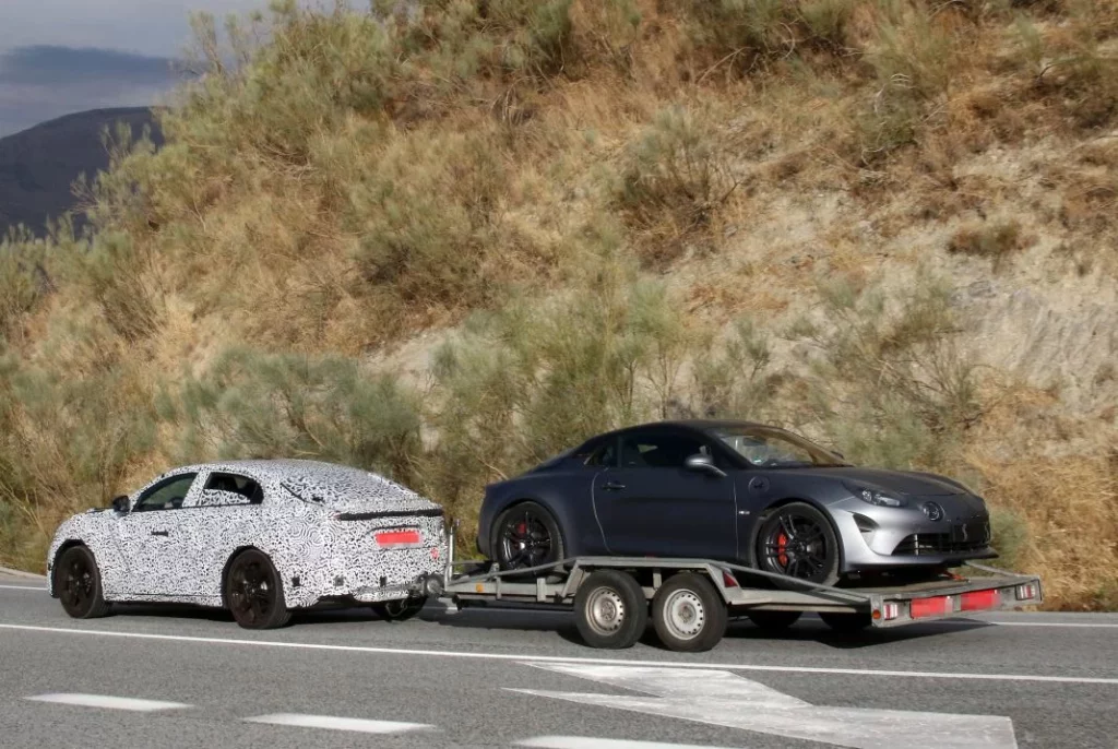 Fotos espía del Alpine A390 de producción, el más capaz de la gama 3 Motor16 Alpine A390 with A110 8