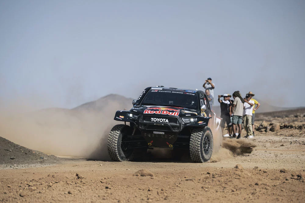 DACIA FORD DAKAR 11 Motor16