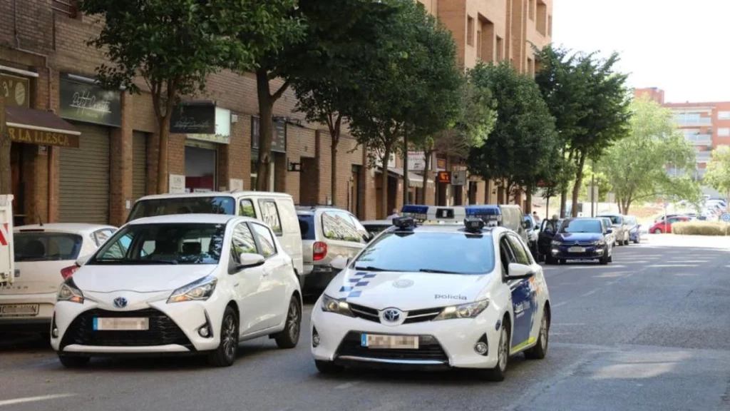 El problema que en España existe con la doble fila visto desde los ojos de un profesor de autoescuela 154 Motor16 Doble fila policia Motor16