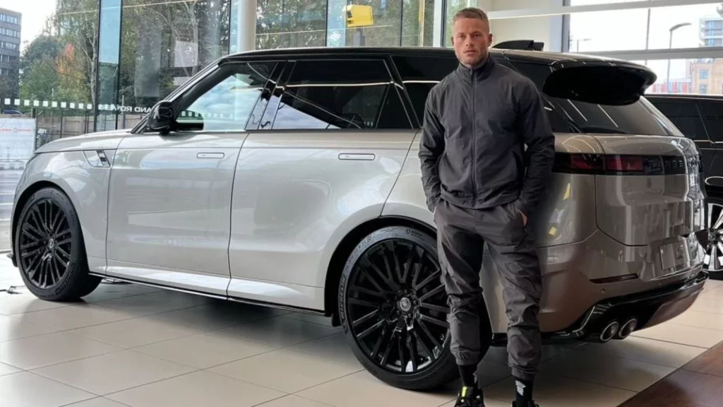 El SUV con 635 CV y etiqueta ECO que ha enamorado a James Exton 1 Motor16 ¿Qué característica tiene el Range Rover de James Exton?