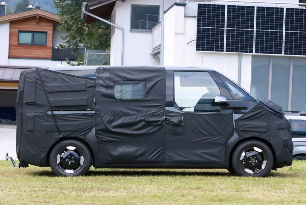 El Kia PV5 se deja ver en su versión para pasajeros 1 Motor16 Kia PV5 7
