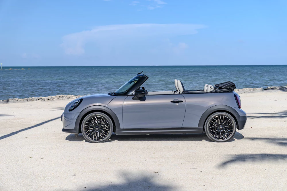 Mini Cabrio 2025, un clásico moderno que huye de lo eléctrico 14 Motor16 MINI CABRIO 10 Motor16