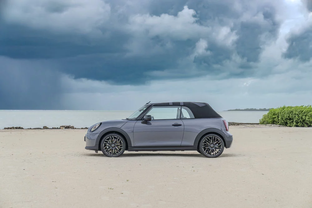 Mini Cabrio 2025, un clásico moderno que huye de lo eléctrico 16 Motor16 MINI CABRIO 12 Motor16